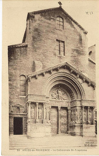 29 ARLES-EN-PROVENCE - LA CATHEDRALE ST TROPHIME_0