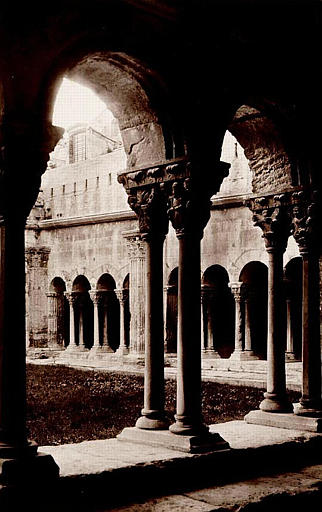 ARLES - SANS LEGENDE (CLOITRE SAINT-TROPHIME)_0