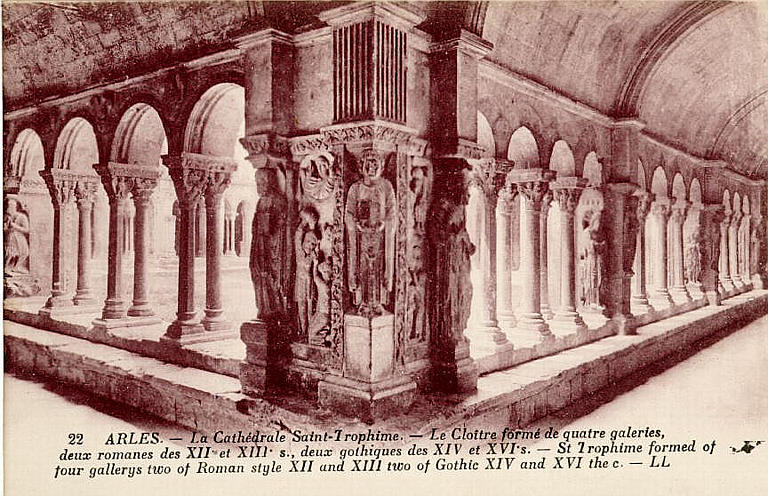 22 ARLES - LA CATHEDRALE SAINT TROPHIME. LE CLOITRE, XII, XIII, XIV et XVIe SIECLES_0