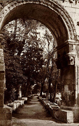 ARLES - LES ALYSCAMPS_0