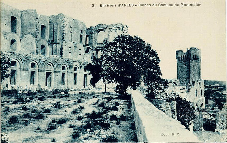 21 ENVIRONS D'ARLES - RUINES DU CHATEAU DE MONTMAJOUR_0