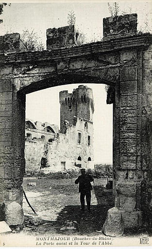 9 MONTMAJOUR - LA PORTE OUEST ET LA TOUR DE L'ABBE_0