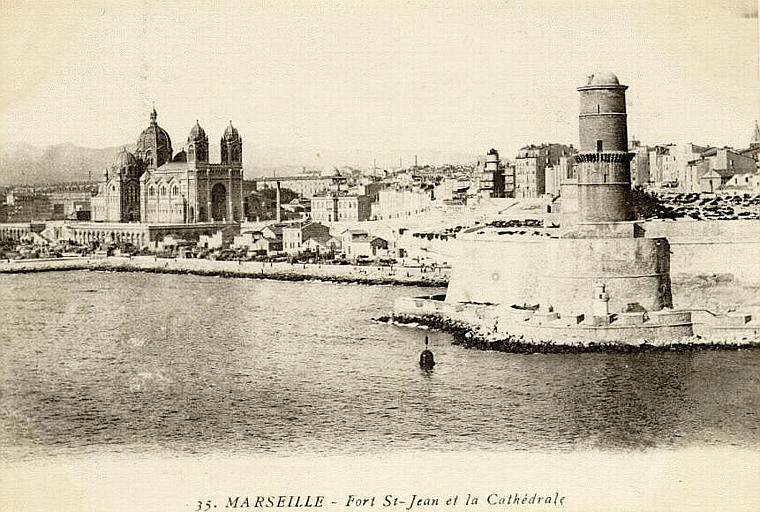 35 MARSEILLE - FORT ST-JEAN ET LA CATHEDRALE_0