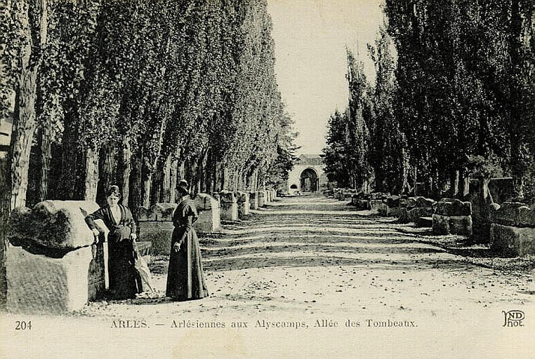 204 ARLES - ARLESIENNES AUX ALYSCAMPS, ALLEE DES TOMBEAUX_0