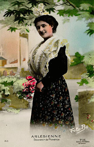213 ARLESIENNE - SOUVENIR DE PROVENCE_0