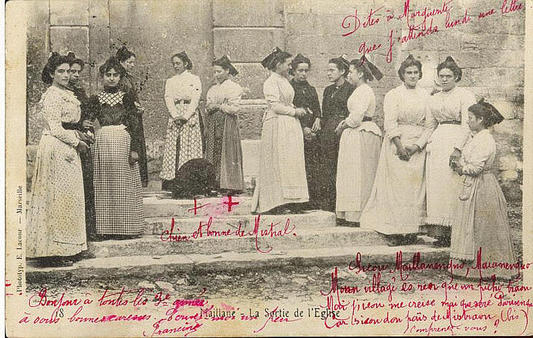 18 MAILLANE - LA SORTIE DE L'EGLISE_0