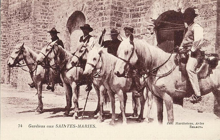 74 GARDIANS AUX SAINTES-MARIES_0