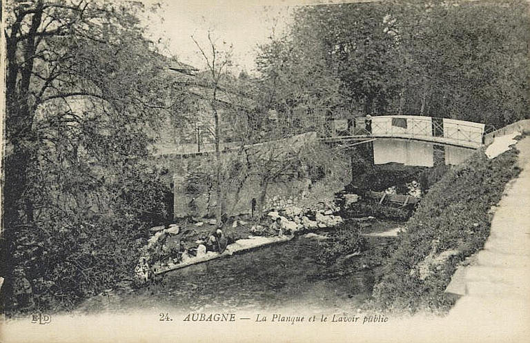 24 AUBAGNE - LA PLANQUE ET LE LAVOIR PUBLIC_0