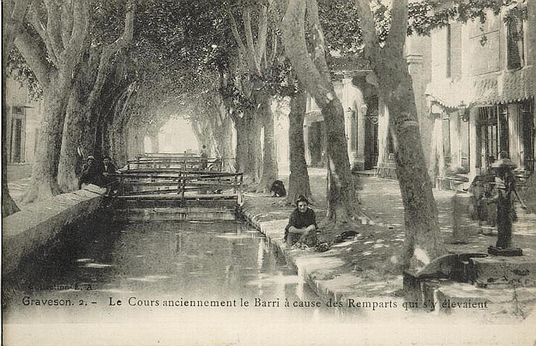 GRAVESON 2 - LE COURS ANCIENNEMENT LE BARRI A CAUSE DES REMPARTS QUI S'Y ELEVAIENT_0