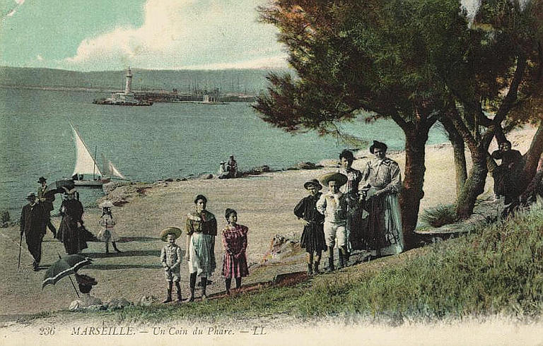 236 MARSEILLE - UN COIN DU PHARE_0