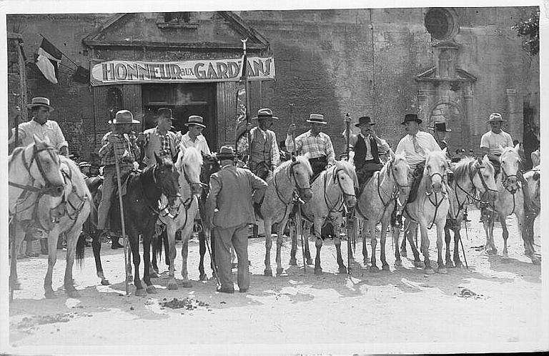 ARLES - CONFRERIE DES GARDIANS_0