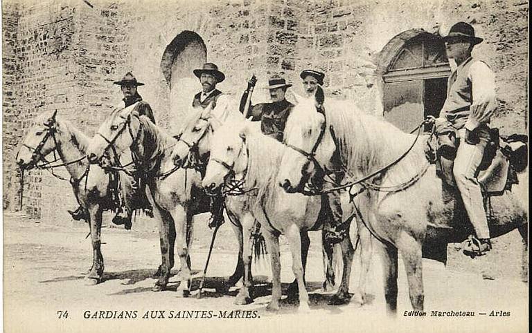 74 GARDIANS AUX SAINTES-MARIES_0