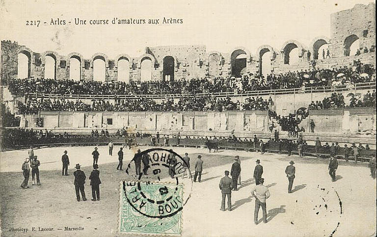 2217 ARLES - UNE COURSE D'AMATEURS AUX ARENES_0