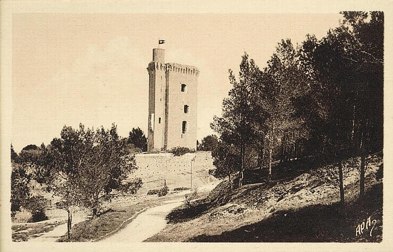 Les Bouches-du-Rhône illustrées / 6. BARBANTANE. La Tour du Vieux Château_0