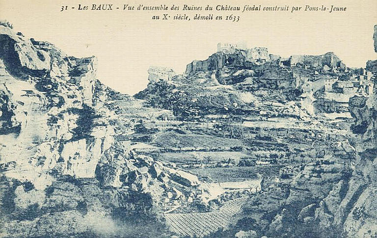 31 - LES BAUX - Vue d'ensemble des ruines du Château féodal bâti par Pons-le-Jeune / au Xe siècle, démoli en 1633_0