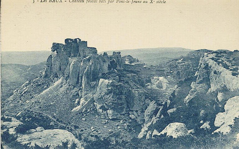 5 - LES BAUX - Château féodal bâti par Pons-le-Jeune au Xe siècle_0