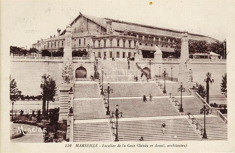 110 MARSEILLE - ESCALIER DE LA GARE_0