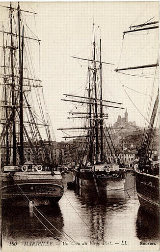 180 MARSEILLE - UN COIN DU VIEUX-PORT_0