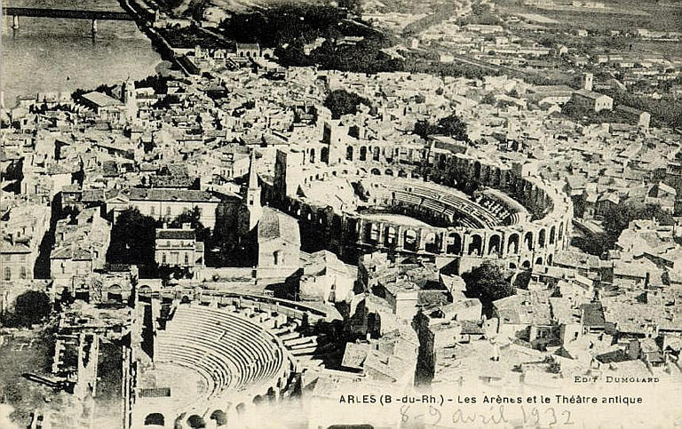 ARLES (B -du-R.) - Les Arènes et le Théâtre antique_0