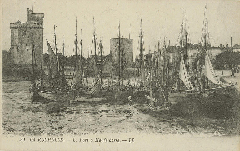 39 LA ROCHELLE - LE PORT A MAREE BASSE_0