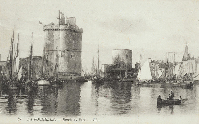 37 LA ROCHELLE - ENTREE DU PORT_0