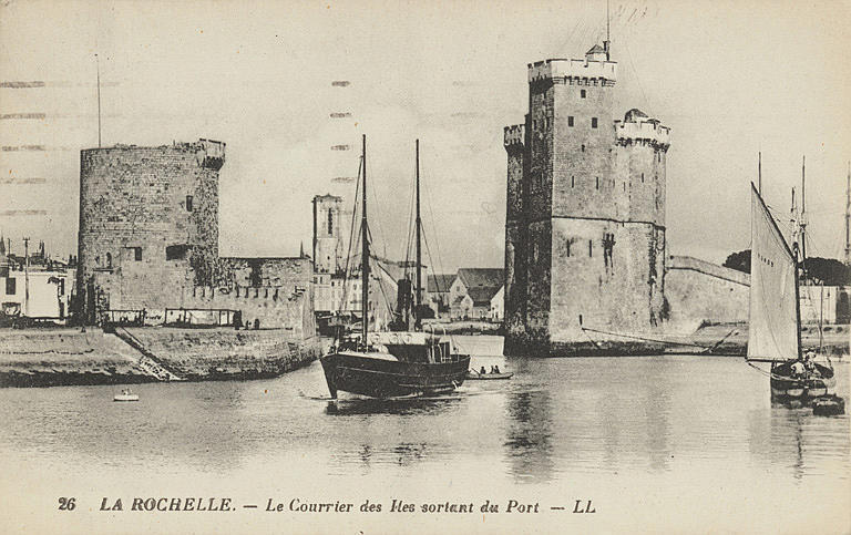 26 LA ROCHELLE - LE COURRIER DES ILES SORTANT DU PORT_0