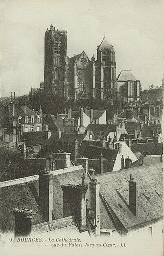 9 BOURGES - LA CATHEDRALE, VUE DU PALAIS JACQUES-COEUR_0
