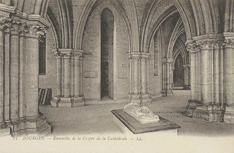 31 BOURGES. - ENSEMBLE DE LA CRYPTE DE LA CATHEDRALE_0