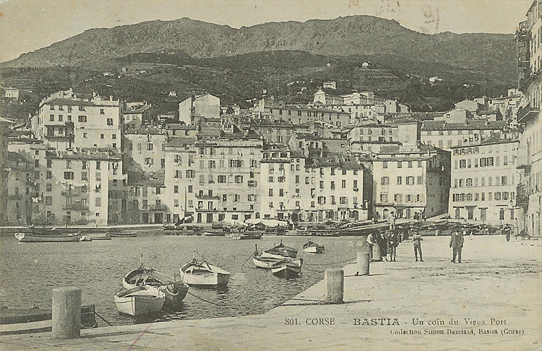UN COIN DU VIEUX PORT_0