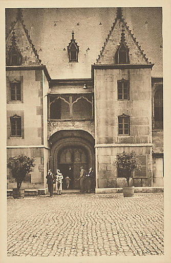 BEAUNE - HOTEL-DIEU - ENTREE. VUE DE LA PREMIERE COUR_0