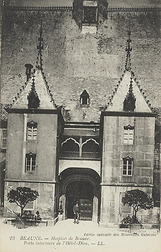 23 BEAUNE - HOSPICES DE BEAUNE - PORTE INTERIEURE DE L'HOTEL-DIEU_0