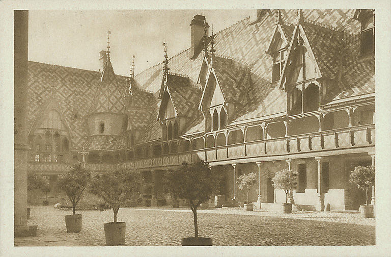 BEAUNE - COUR D'HONNEUR DE L'HOSTEL-DIEU (ANGLE SUD)_0