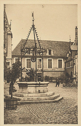 BEAUNE - HOTEL-DIEU, LA COUR D'HONNEUR_0