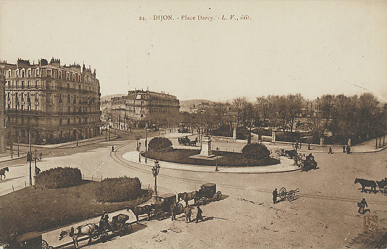 24. - DIJON. - PLACE DARCY_0