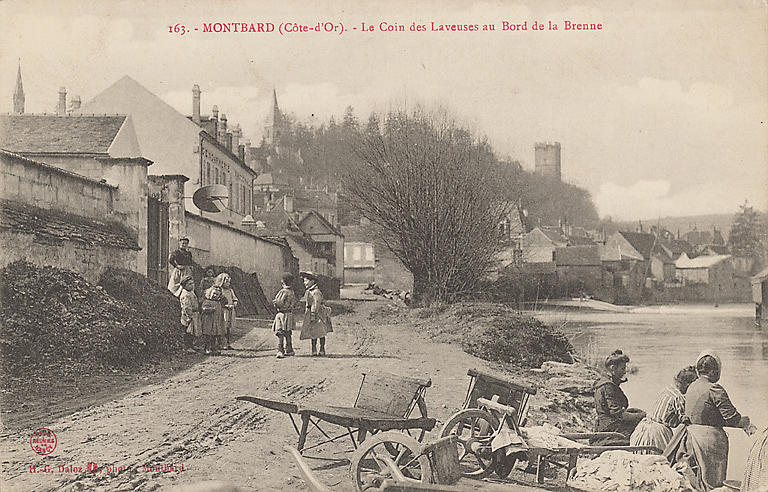 163. - MONTBARD (COTE-D'OR). - LE COIN DES LAVEUSES AU BORD DE LA BRENNE_0