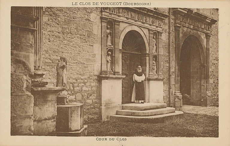 LE CLOS DE VOUGEOT (BOURGOGNE) - COUR DU CLOS_0