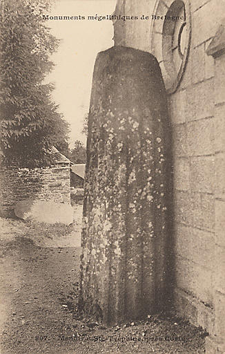 MENHIR A STE-TREPHINE_0
