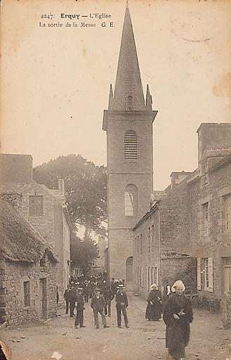 L'EGLISE LA SORTIE DE LA MESSE_0