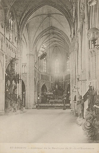 INTERIEUR DE LA BASILIQUE ND D'ESPERANCE_0