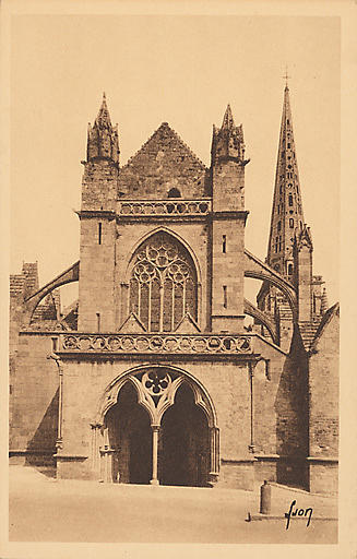 LA CATHEDRALE. PORCHE DE L'ANCIENNE EGLISE (XIIIe S)_0