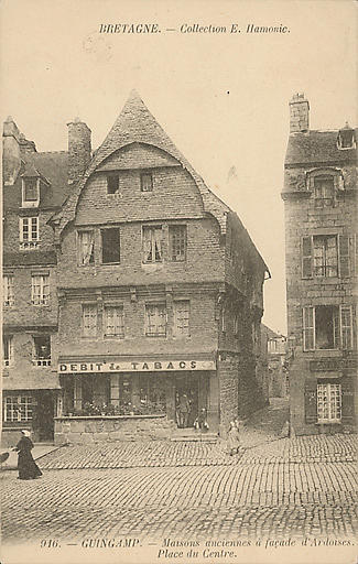 MAISONS ANCIENNES, PLACE DU CENTRE_0