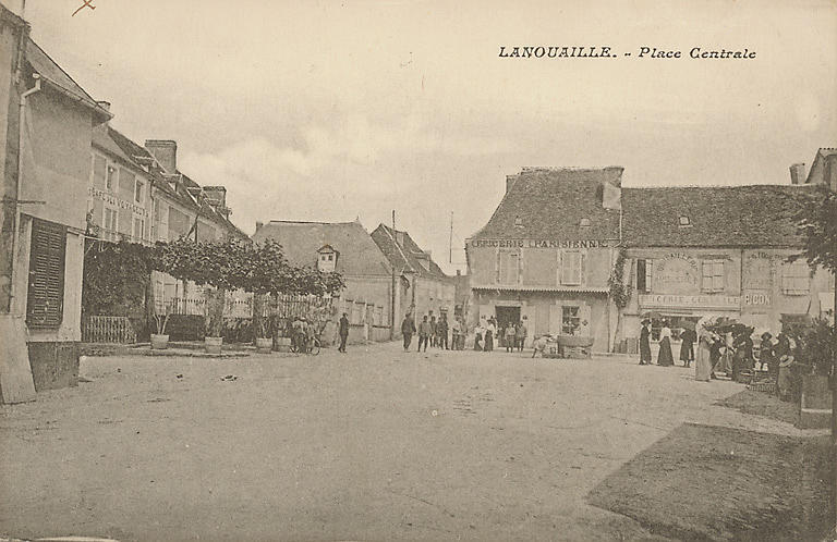 LANOUAILLE - PLACE CENTRALE_0