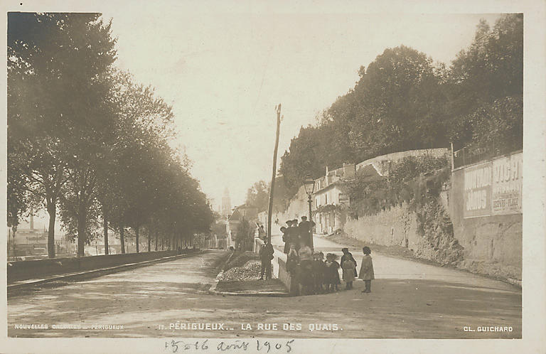 17. PERIGUEUX. - LA RUE DES QUAIS_0
