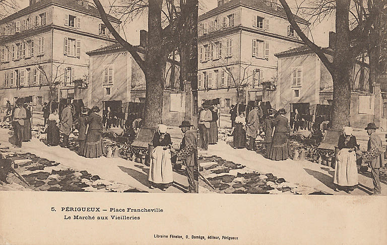 5 PERIGUEUX - PLACE FRANCHEVILLE - LE MARCHE AUX VIEILLERIES_0