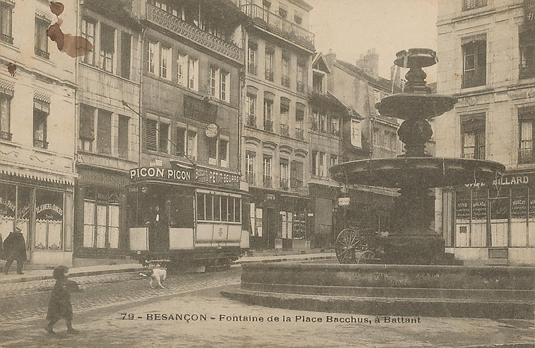 79 - BESANCON - FONTAINE DE LA PLACE BACCHUS, A BATTANT_0