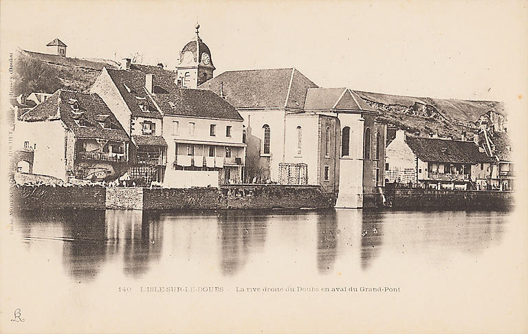 140. L'ISLE-SUR-LE-DOUBS. - LA RIVE DROITE DU DOUBS EN AVAL DU GRAND-PONT_0