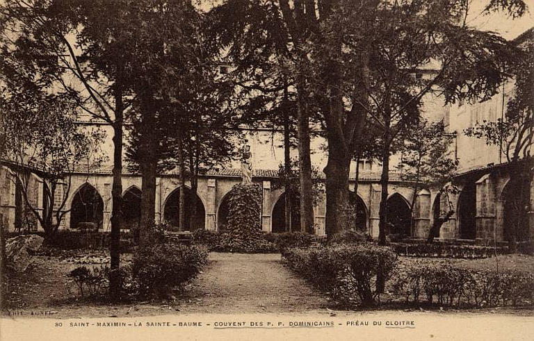 Saint-Maximin-la-Sainte-Baume - Couvent des P.P. Dominicains - Préau du Cloître_0