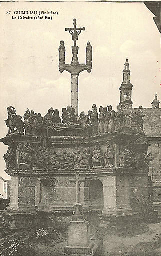 37 GUIMILIAU (FINISTERE) - LE CALVAIRE (COTE EST)_0