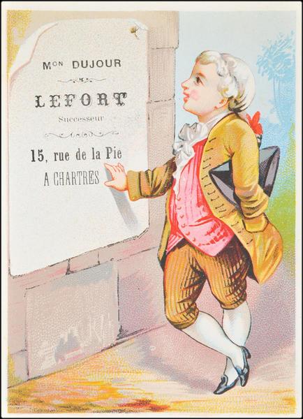 Un garçonnet en costume d'époque Louis XVI lit une affiche publicitaire placardée au mur (titre factice)_0