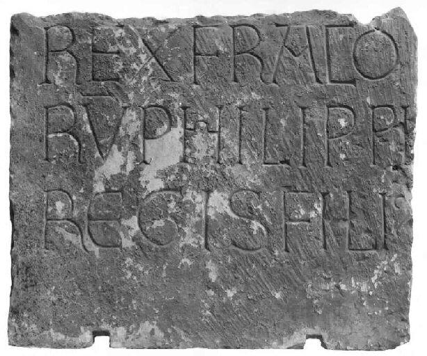 Dalle funéraire avec inscription funéraire de Louis VI (décédé en 1137)_0